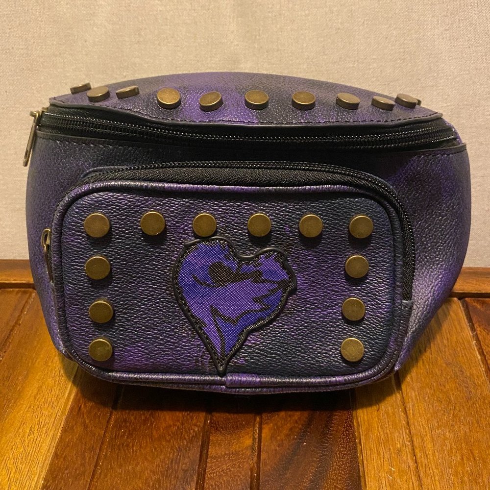 Disney Descendants 3 Evie Mal purple/black hip bag/fanny pack .